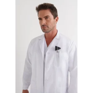 Bata sanitaria unisex Monza 04505 en blanco, vista detalle frontal con persona