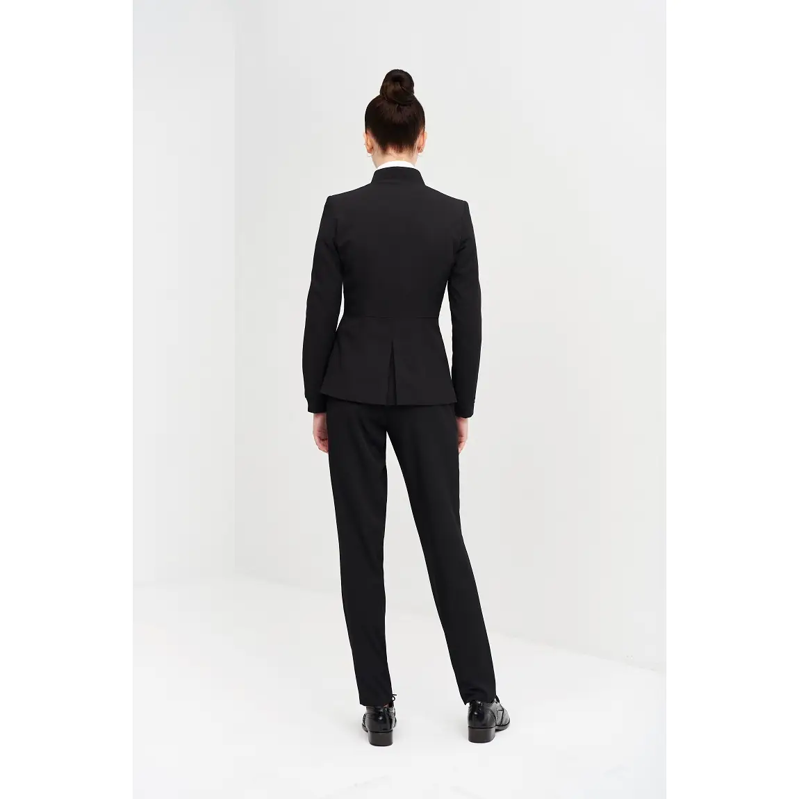 Americana Cuello Rib Regular Fit Monza 01715 2 Americana Cuello Rib Regular Fit Monza 01715 en negro, vista posterior