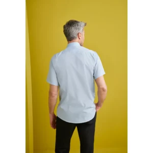 Camisa Manga Corta Cuello Italiano Regular Fit Monza 02031 en celeste, vista posterior