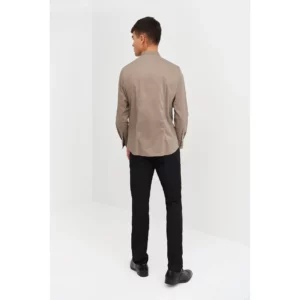 Camisa Cuello Mao Slim Fit Monza 02139 en visón, vista posterior