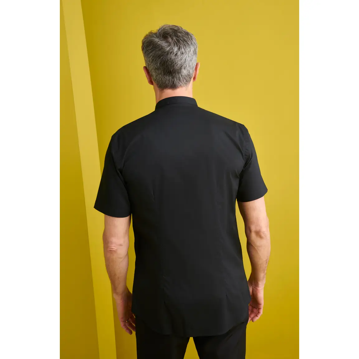 Camisa Manga Corta Cuello Mao Slim Fit Monza 02140 3 Camisa Manga Corta Cuello Mao Slim Fit Monza 02140 en negro, vista posterior