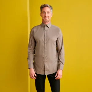 Camisa Cuello Italiano Slim Fit Monza 02141 en visón, vista frontal
