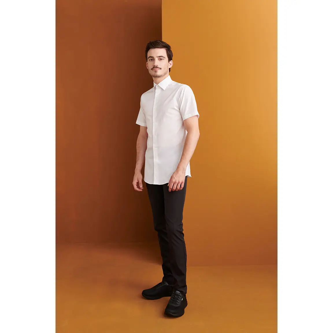Camisa Manga Corta Cuello Italiano Slim Fit Monza 02142 4 Camisa Manga Corta Cuello Italiano Slim Fit Monza 02142 en blanco, vista lateral