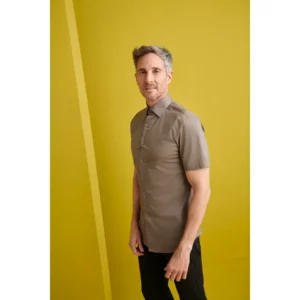 Camisa Manga Corta Cuello Italiano Slim Fit Monza 02142 en visón, vista frontal