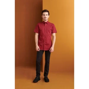 Camisa Manga Corta Cuello Italiano Slim Fit Monza 02142 en granate, vista frontal