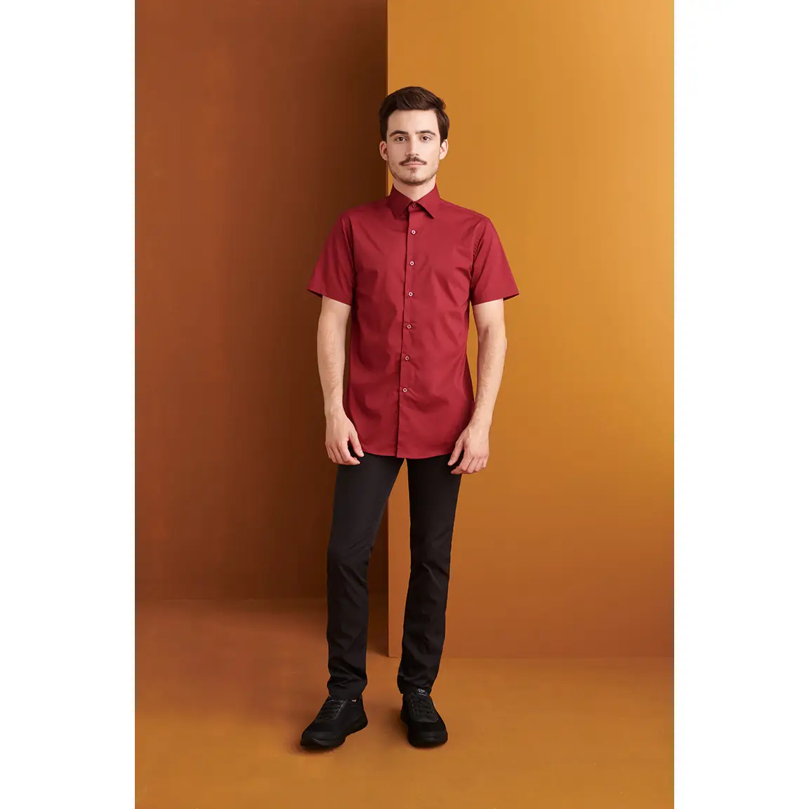 Camisa Manga Corta Cuello Italiano Slim Fit Monza 02142 5 Camisa Manga Corta Cuello Italiano Slim Fit Monza 02142 en granate, vista frontal