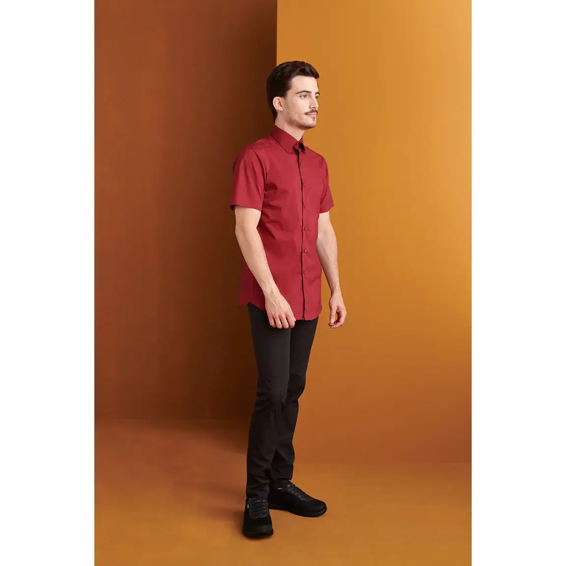 Camisa Manga Corta Cuello Italiano Slim Fit Monza 02142 6 Camisa Manga Corta Cuello Italiano Slim Fit Monza 02142 en granate, vista lateral