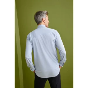 Camisa Polera Regular Fit Monza 02143 en celeste, vista posterior