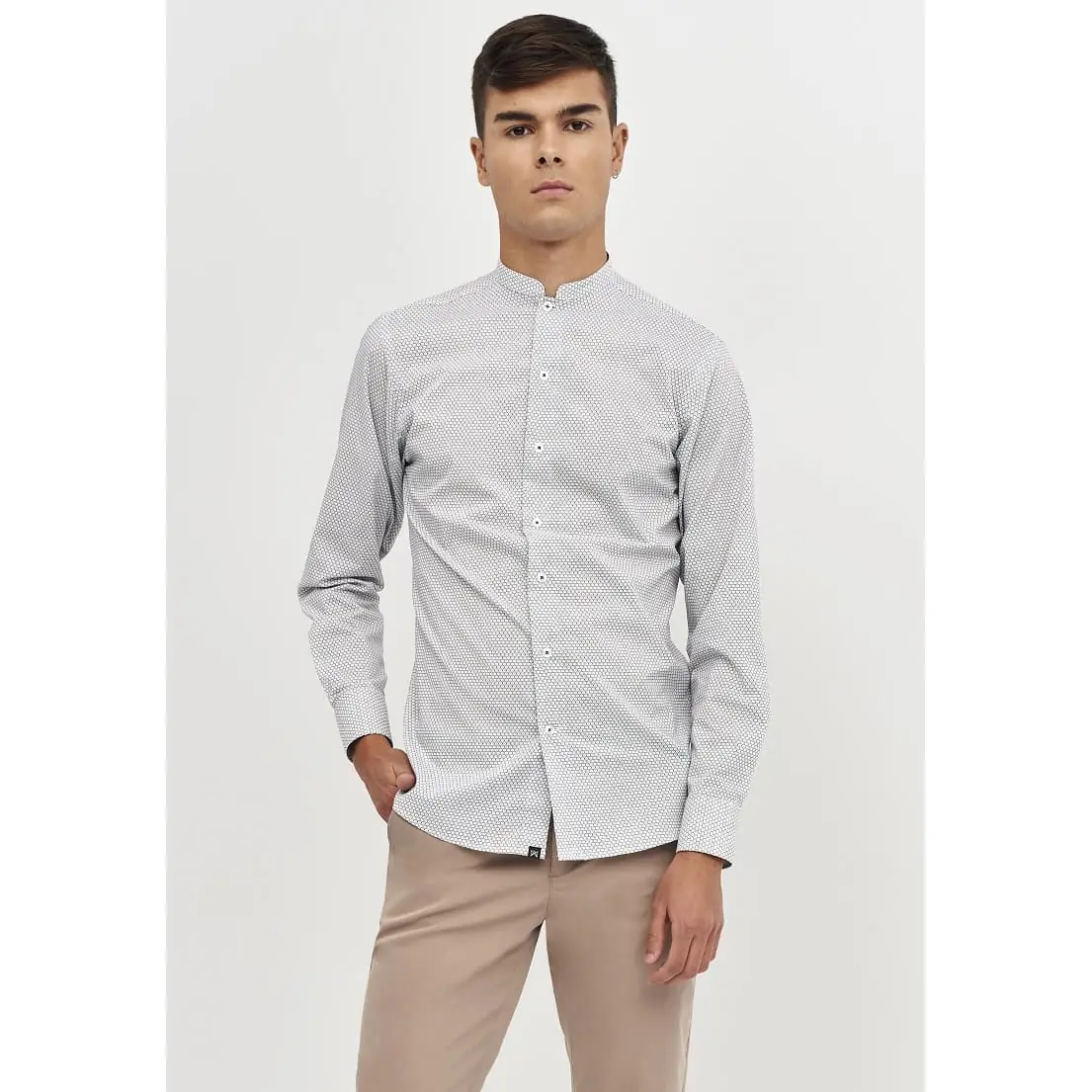 Camisa Estampada Cuello Mao Slim Fit Monza 02145 5 Camisa Estampada Cuello Mao Slim Fit Monza 02145 en estampado pequeño, vista detalle