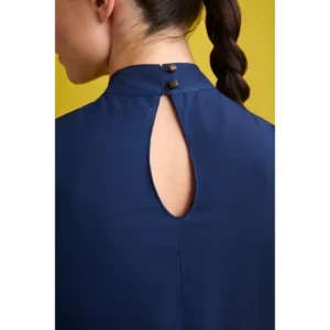 Blusa Cuello Alto Regular Fit Monza 02247 en marino, vista detalle