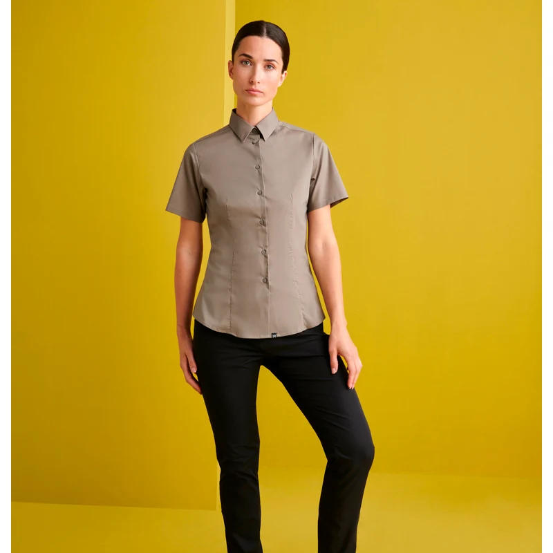 Camisa Manga Corta Cuello Camisero Slim Fit Monza 02258 1 Camisa Manga Corta Cuello Camisero Slim Fit Monza 02258 en visón, vista frontal