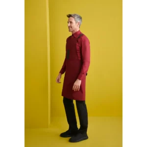 Camisa Cuello Italiano Slim Fit Monza 02141 en granate, vista posterior oblicua