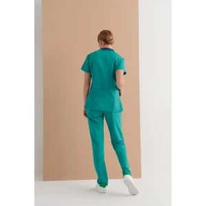 Casaca sanitaria mujer Monza Aquila 22.24 - Verde pizarra - vista posterior o lateral con persona