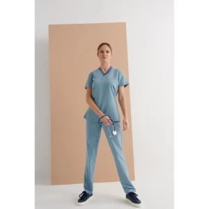 Casaca sanitaria mujer Monza Aquila 22.24 - Azul ceniza - frontal con persona
