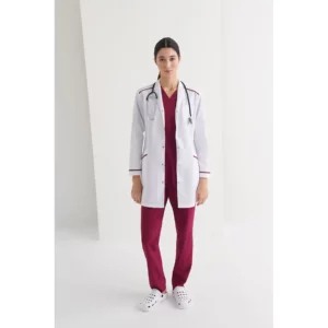 Bata sanitaria mujer Monza Crux 12.08 - Blanco/Frambuesa - frontal con persona