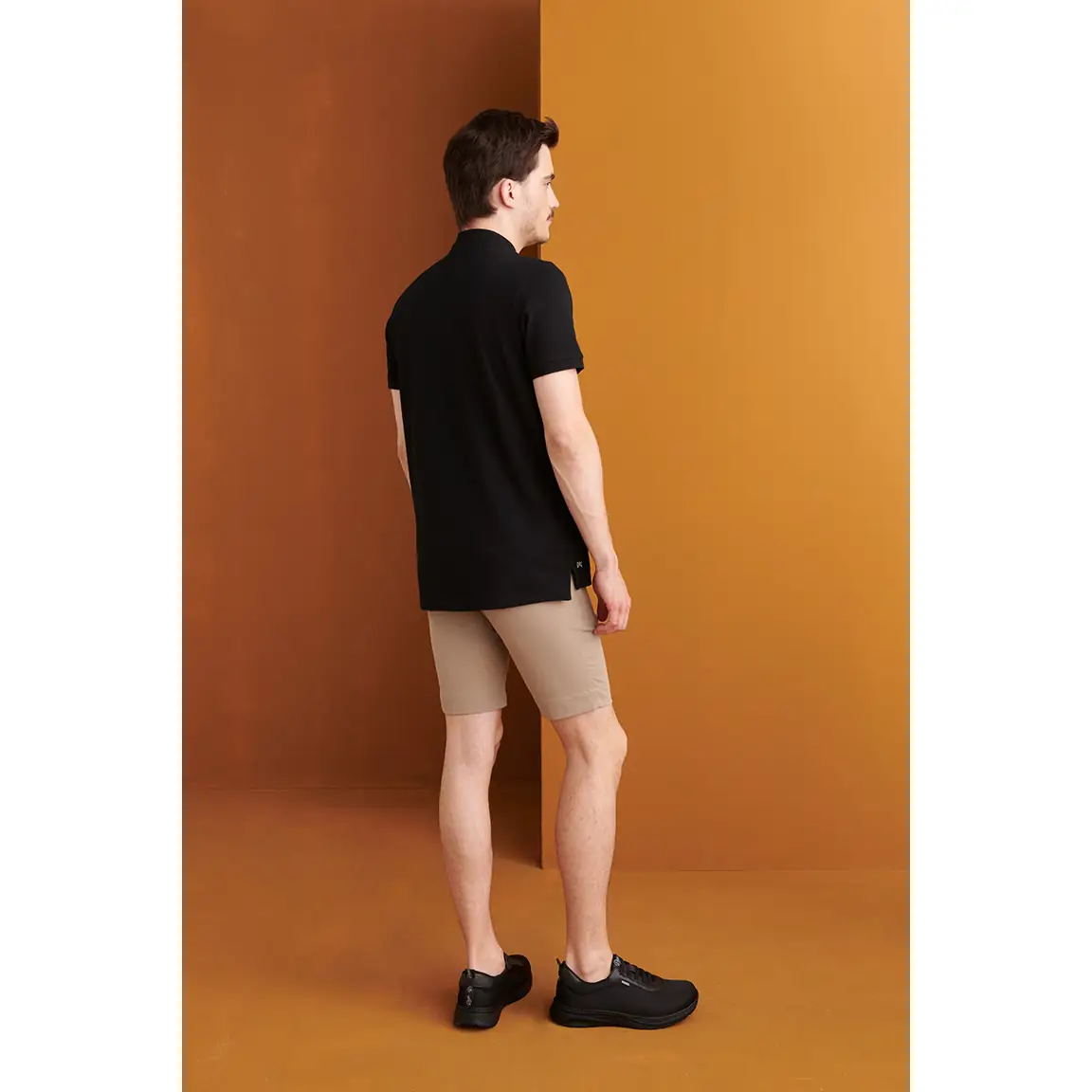 Pantalón Chino Corto Slim Fit Monza Merseguera 21.02 3 Pantalón Chino Corto Slim Fit Monza Merseguera 21.02 en beige, vista posterior