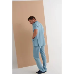 Pantalón sanitario hombre Monza Volans 11.02 - Azul ceniza - vista posterior o lateral con persona