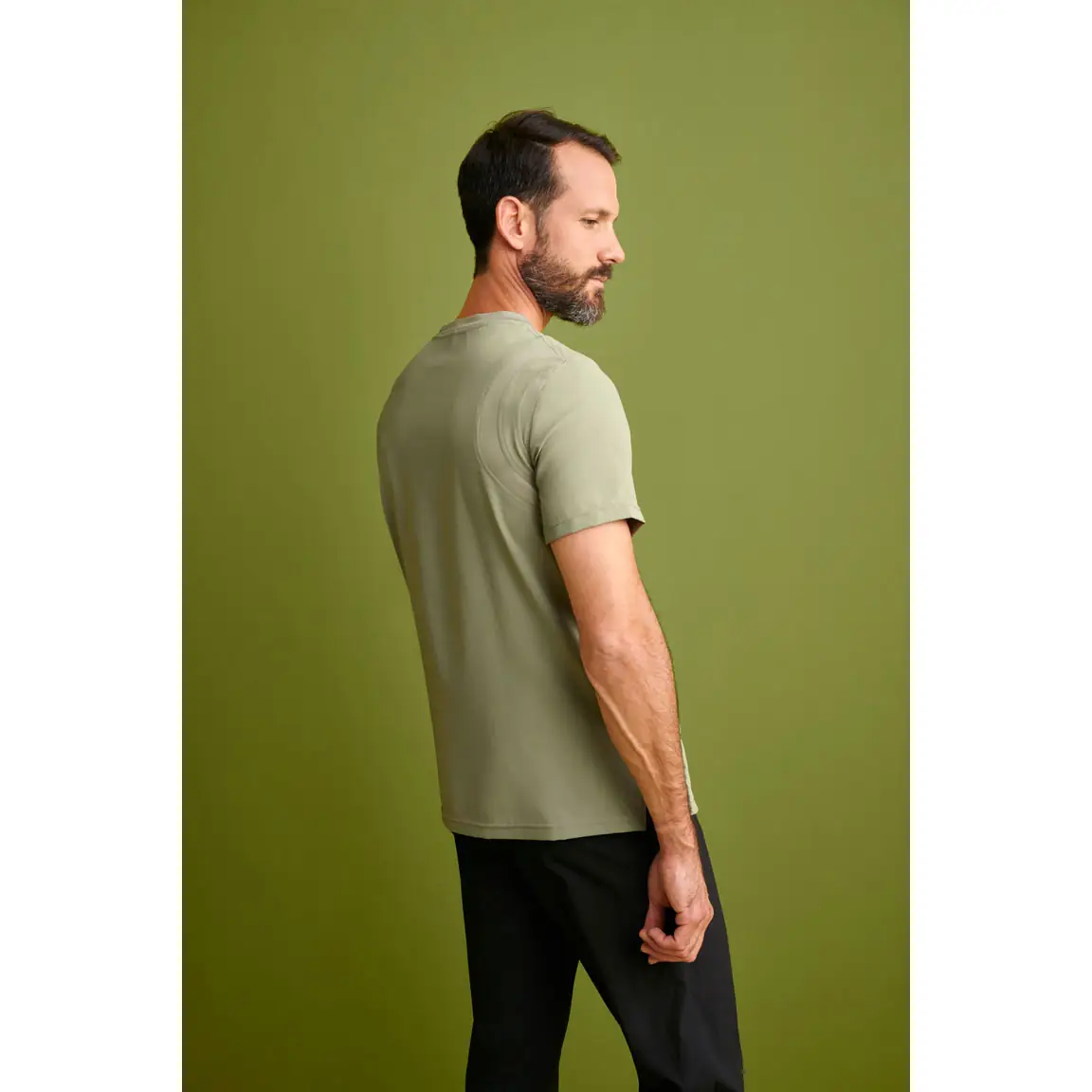 Casaca sanitaria hombre Monza Perseus 21.24 8 Casaca sanitaria hombre Monza Perseus 21.24 - Verde caqui - lateral con persona