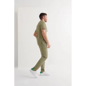 Casaca sanitaria hombre Monza Ursa 21.24 en verde kaki, lateral con persona