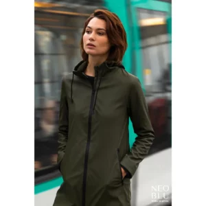 Chaqueta impermeable mujer NEOBLU ANTOINE WOMEN 03175, vista con modelo.