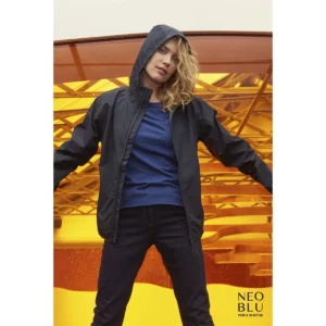Cortavientos unisex NEOBLU ANDREA 03781, vista con modelo.