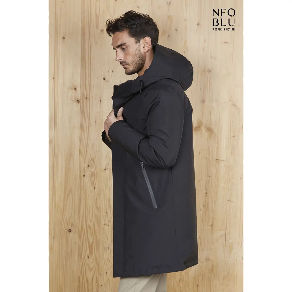 Parka hombre NEOBLU ALFI MEN 04002 2 Parka hombre NEOBLU ALFI MEN 04002, vista con modelo.