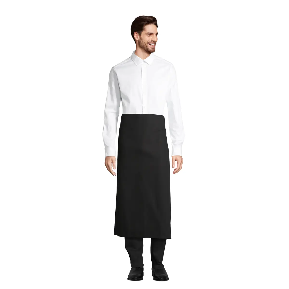 Delantal sin peto NEOBLU EMILE 04456 2 Delantal sin peto NEOBLU EMILE negro profundo, llevado sobre camisa blanca.