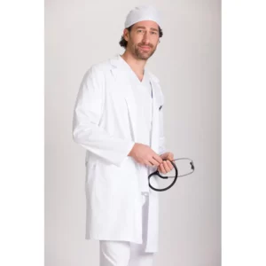 Bata clínica de hombre Norvil 1012 en blanco, vista frontal, sobre modelo.