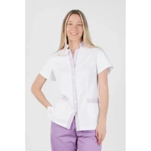 Casaca cuello mao de mujer Norvil 1123 en blanco/lil, vista frontal, sobre modelo.