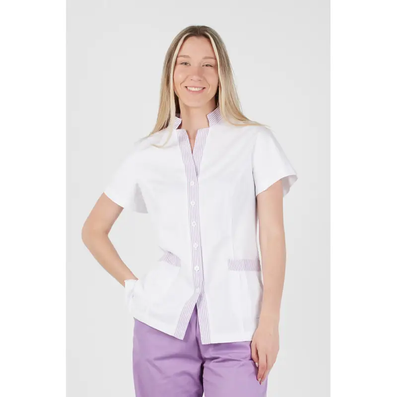 Casaca cuello mao de mujer Norvil 1123 1 Casaca cuello mao de mujer Norvil 1123 en blanco/lil, vista frontal, sobre modelo.