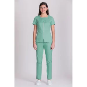Túnica sanitaria de mujer Norvil 1140 en verde agua, vista frontal, sobre modelo.