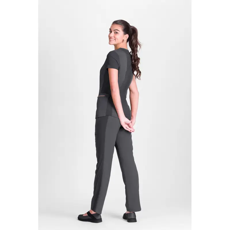 Túnica sanitaria de mujer Norvil 1146 6 Túnica sanitaria de mujer Norvil 1146 en gris oscuro, vista trasera, sobre modelo.