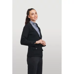 Chaqueta de punto de mujer Norvil 115 en marino, vista de tres cuartos, sobre modelo.