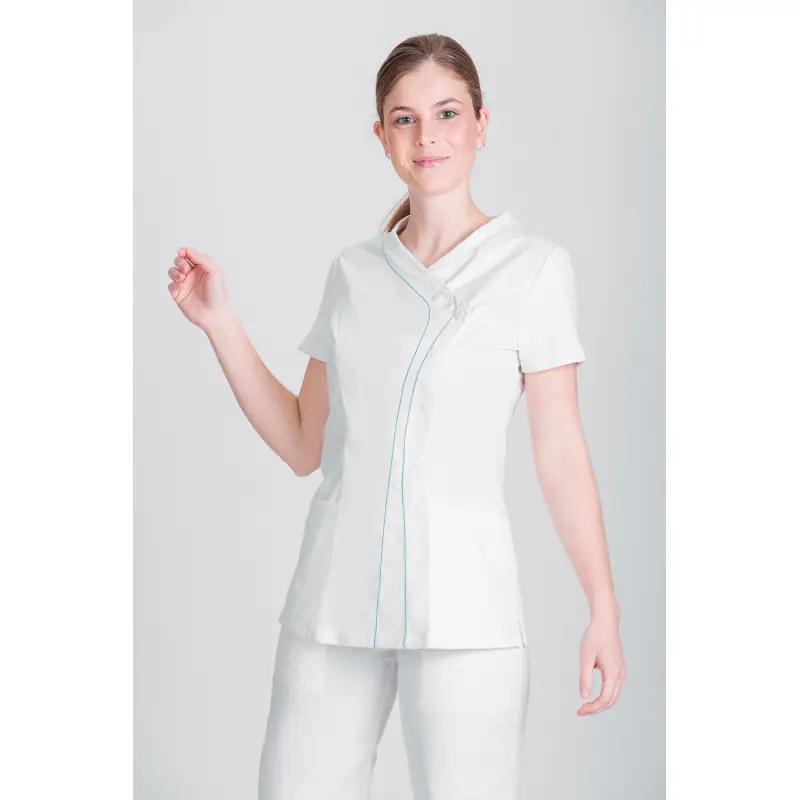 Casaca sanitaria de mujer Norvil 1176 1 Casaca sanitaria de mujer Norvil 1176 en blanco/turquesa, vista frontal, sobre modelo.