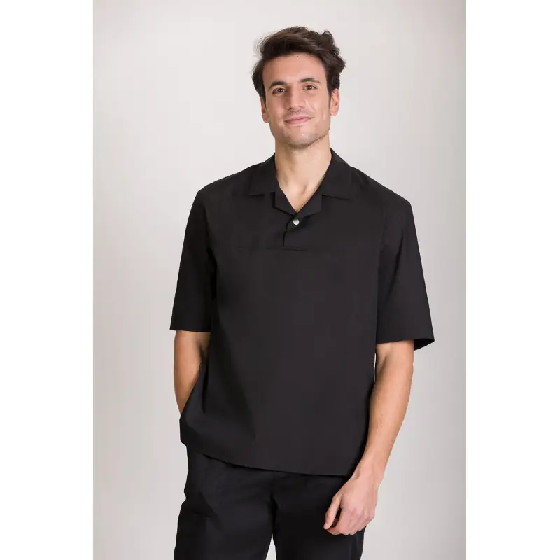 Túnica oriental unisex Norvil 1186 1 Túnica oriental unisex Norvil 1186 en negro, vista frontal, sobre modelo.