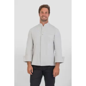 Chaqueta cooler unisex Norvil 1196 en crudo, vista frontal, sobre modelo.