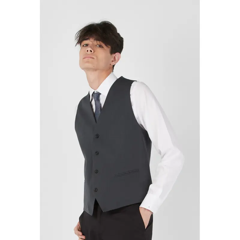 Chaleco de hombre easy iron Norvil 1236 3 Chaleco de hombre easy iron Norvil 1236 en gris, vista de tres cuartos, sobre modelo.