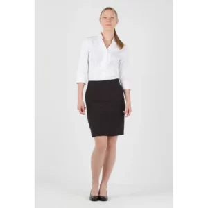 Falda regular fit Norvil 1304 en negro, vista frontal, sobre modelo.