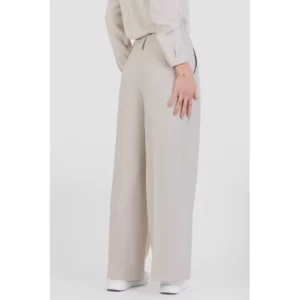 Pantalón palazzo efecto lino Norvil 1332 en crudo, vista de tres cuartos, sobre modelo.
