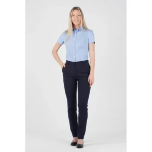 Pantalón de mujer lana fría Norvil 1335 en azafata, vista frontal, sobre modelo.
