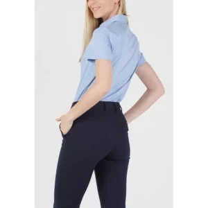 Pantalón de mujer lana fría Norvil 1335 en azafata, vista trasera, sobre modelo.