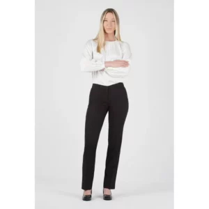 Pantalón de mujer confort fit Norvil 1337 en negro, vista frontal, sobre modelo.