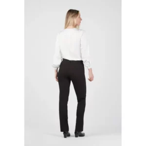 Pantalón de mujer confort fit Norvil 1337 en negro, vista trasera, sobre modelo.