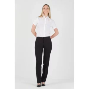 Pantalón de mujer basic Norvil 1350 en negro, vista frontal, sobre modelo.