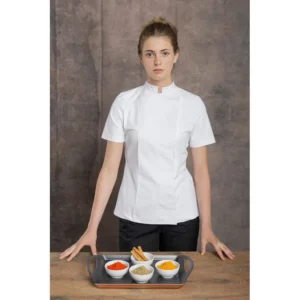 Chaqueta chef ecológica Norvil 1538 en blanco, vista frontal, sobre modelo.