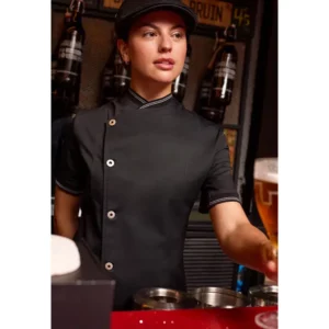 Chaqueta show cooking urban Norvil 1547 en negro, vista frontal, sobre modelo.