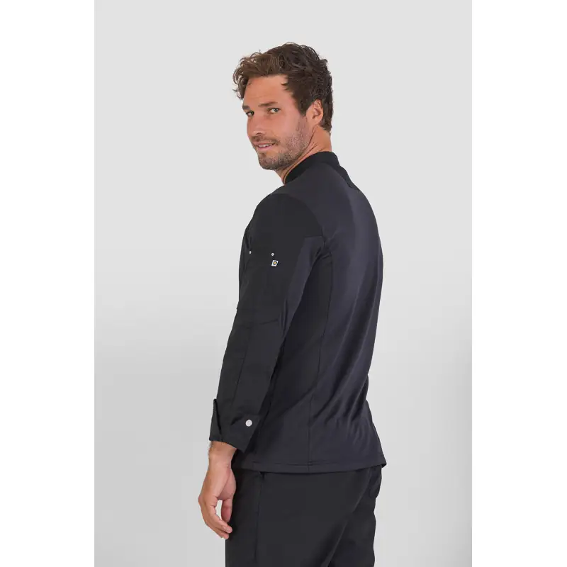 Chaqueta chef Aerosilver® Norvil 1549 3 Chaqueta chef Aerosilver® Norvil 1549 en negro, vista de tres cuartos, sobre modelo.