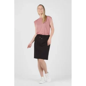 Falda sport confort fit Norvil 1638 en negro, vista frontal, sobre modelo.