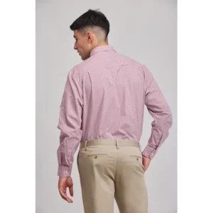 Camisa cuadros de hombre Norvil 169 en rojo, vista trasera, sobre modelo.