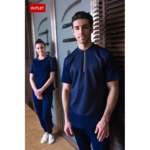 Camiseta unisex Natura® Norvil 1711 en marino, vista frontal, con varias personas.